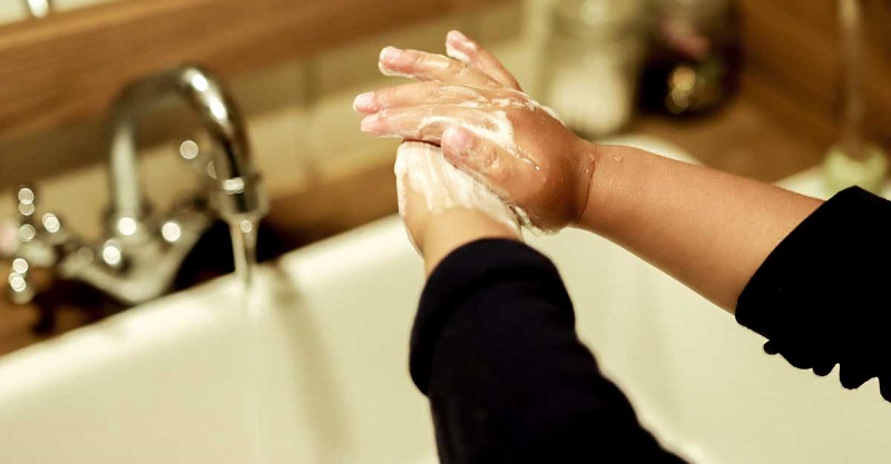 child washing hands 800w